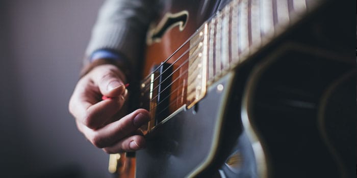 10 mejores guitarras eléctricas para principiantes en 2022