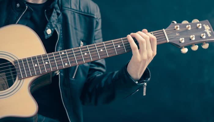 Los mejores micrófonos para grabar guitarras acústicas en 2023