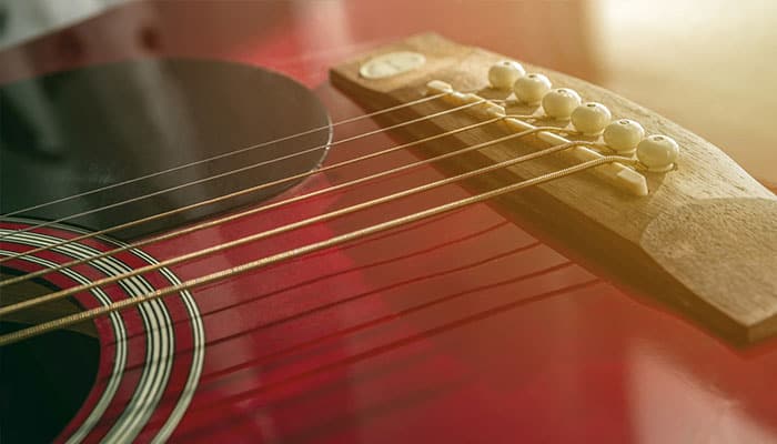 Hochwertige Saiten für Ihre Akustikgitarre im Jahr 2022
