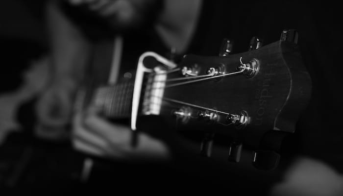 Top 10 des meilleurs capos pour guitare électrique et acoustique