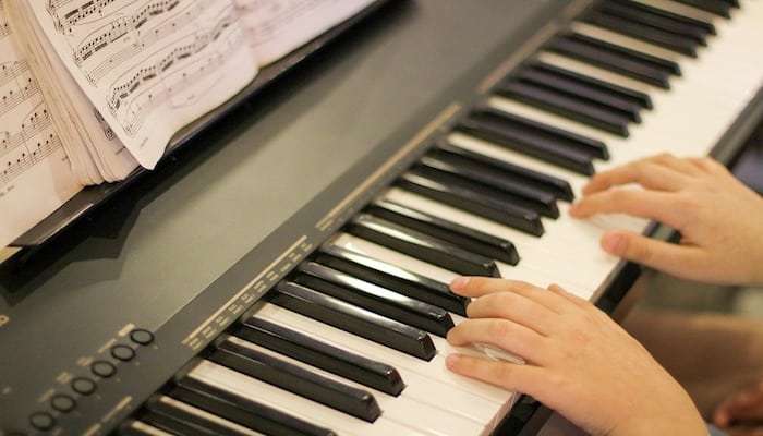 Les 10 meilleurs pianos numériques à moins de 1000 $.