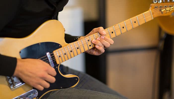 Las 6 mejores guitarras eléctricas para manos pequeñas