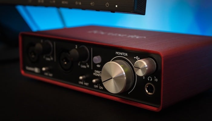 komplete audio 6 vs scarlett 2i2