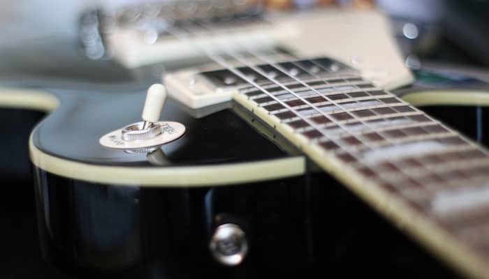 9 meilleures guitares électriques bon marché en 2023