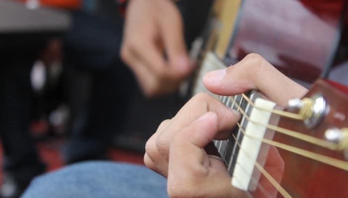 10 meilleures guitares pour débutants en 2023