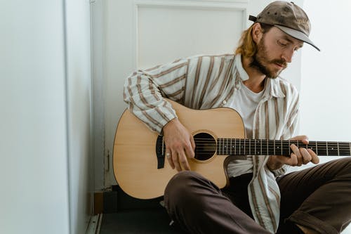 Guitares en bois d'oranger - Revue 4