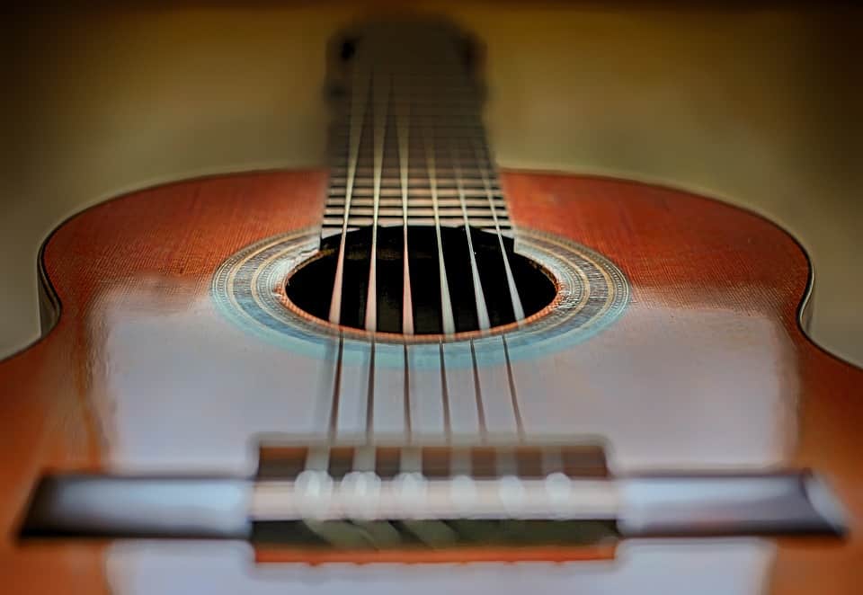 Cuerdas de una guitarra clásica