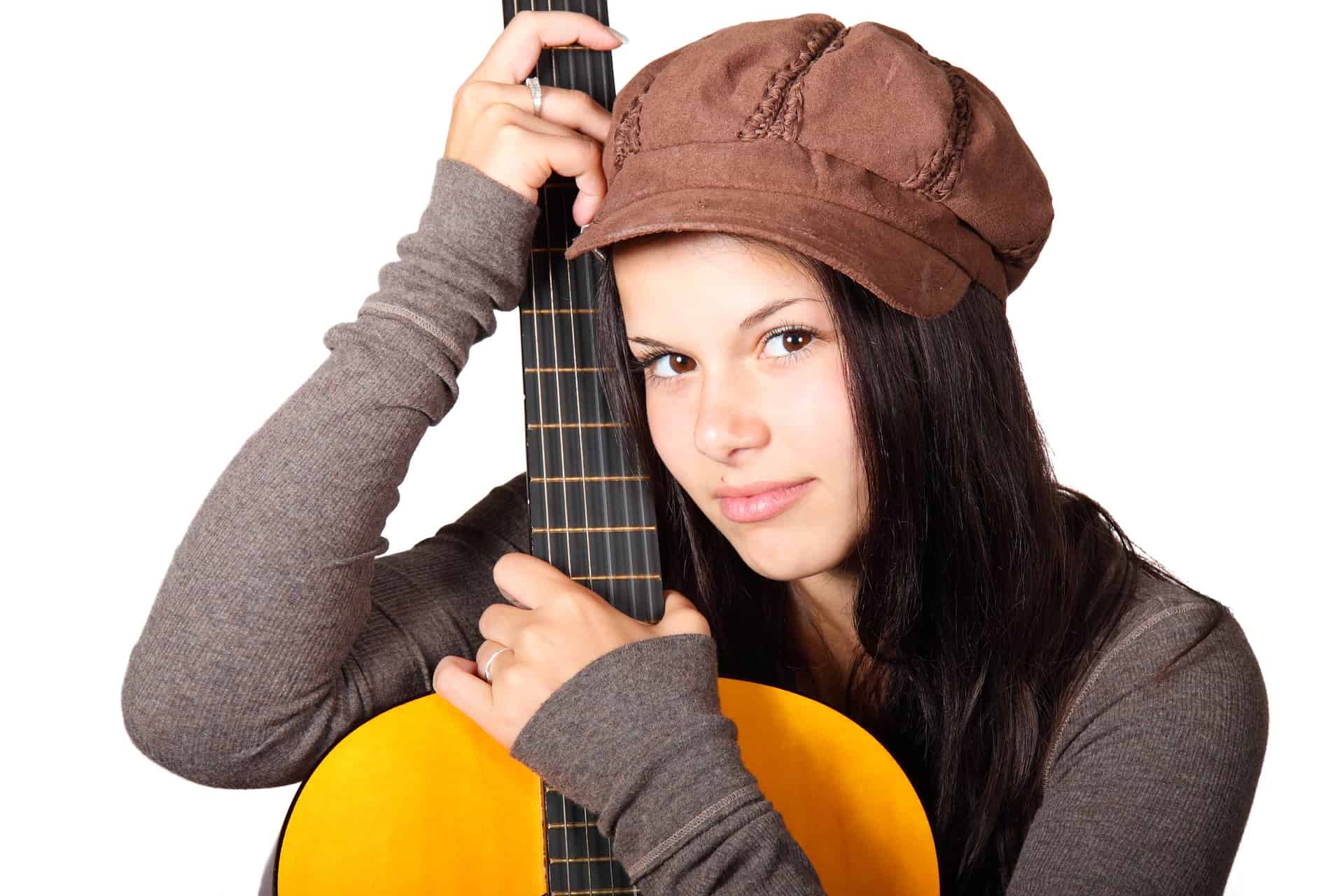 Comment entretenir les cordes de guitare acoustique