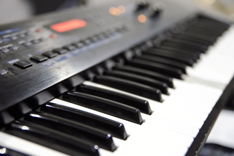 A close up of an electric keyboard.