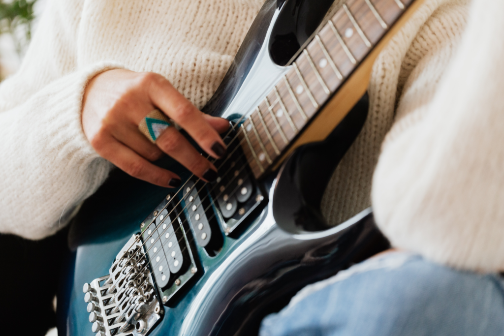 17b45470-5ad5-48db-8e24-29d15ff26df5 Close up of an electric guitar