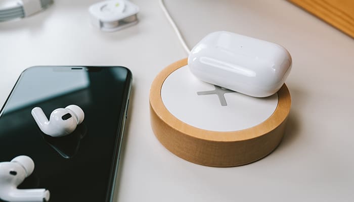 Combien de temps l'étui Airpods met-il à se charger ?