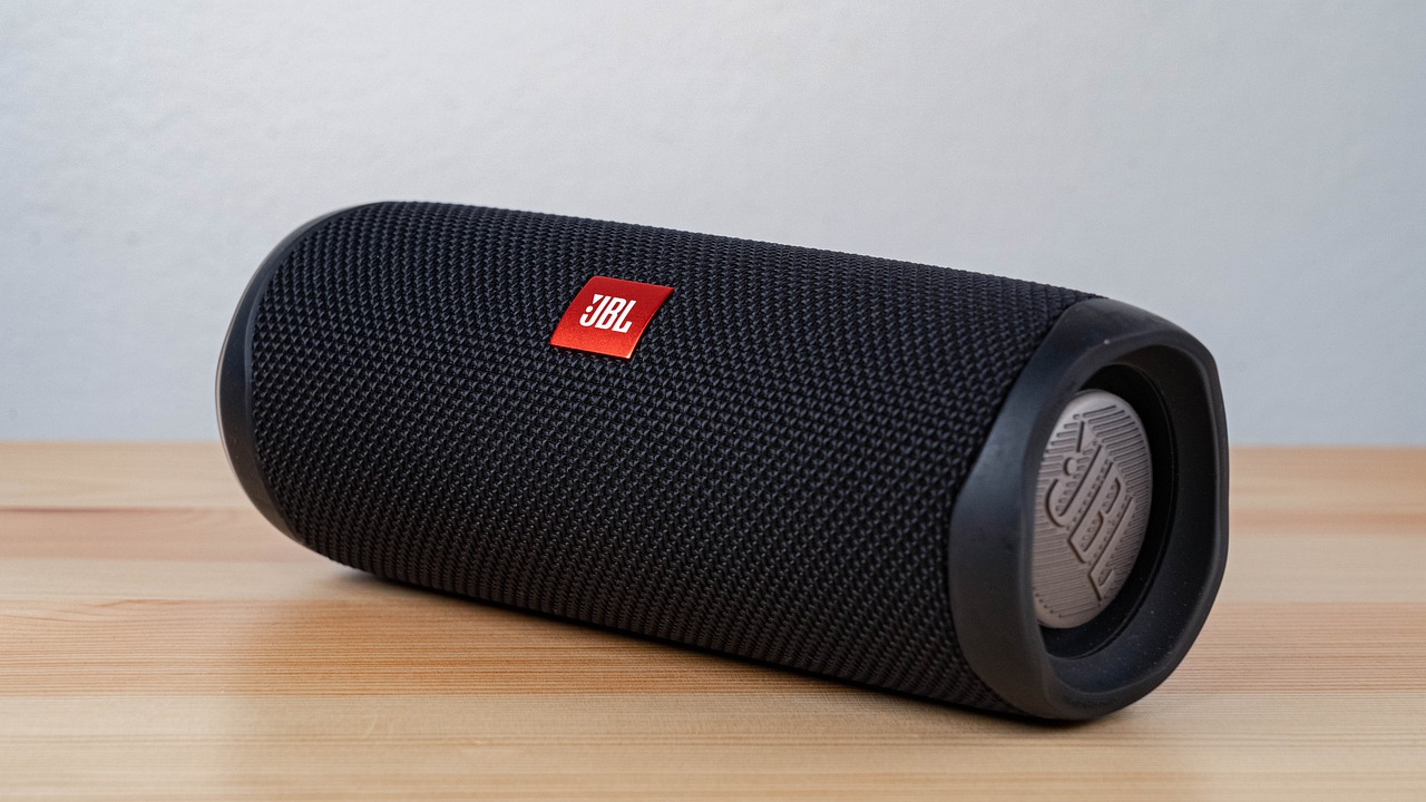 JBL Flip 4 Speaker in Black